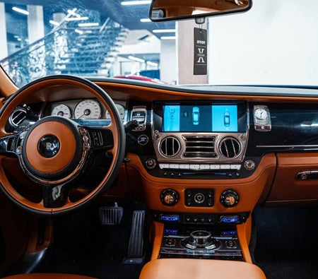 Nicht-gerade weiss Rolls Royce Ghost 2019