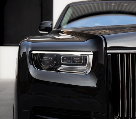 Black Rolls Royce Phantom 2024