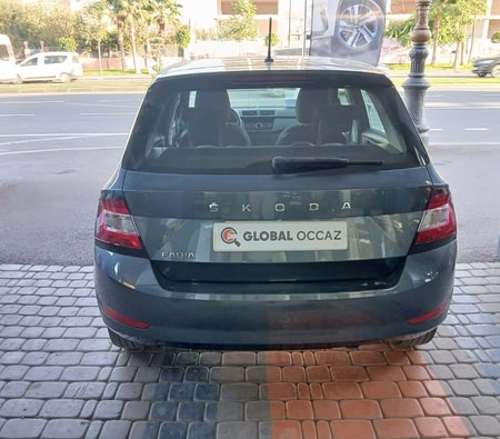رمادي داكن سكودا  فابيا 2021