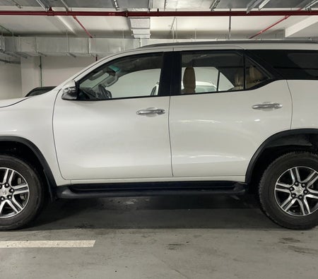 Blanc Toyota Fortuner EXR 2025