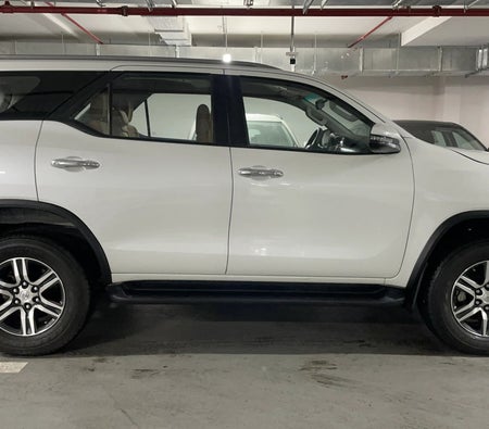 Blanc Toyota Fortuner EXR 2025