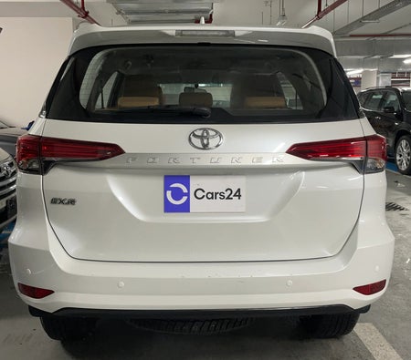 Blanc Toyota Fortuner EXR 2025
