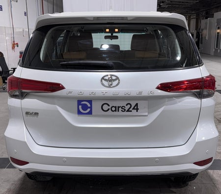 Weiß Toyota Fortuner EXR 2024