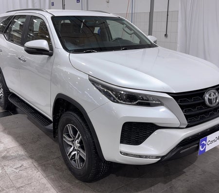 Weiß Toyota Fortuner EXR 2024 Weiß Toyota Fortuner EXR 2024