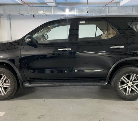Schwarz Toyota Fortuner EXR 2024