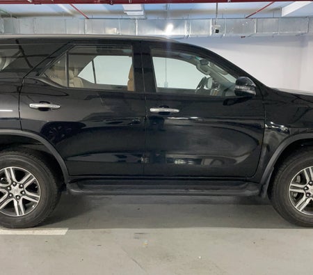 Schwarz Toyota Fortuner EXR 2024