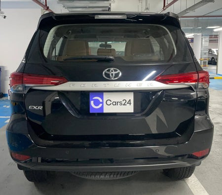 Schwarz Toyota Fortuner EXR 2024