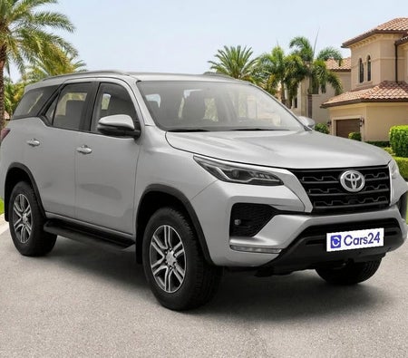 Silber Toyota Fortuner EXR 2024 Silber Toyota Fortuner EXR 2024
