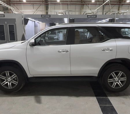 Weiß Toyota Fortuner EXR 2025