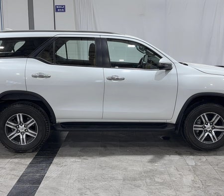 Weiß Toyota Fortuner EXR 2025