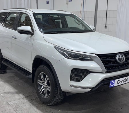 Weiß Toyota Fortuner EXR 2025 Weiß Toyota Fortuner EXR 2025