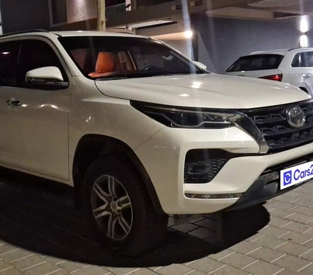Blanc Toyota Fortuner GXR 2022 Blanc Toyota Fortuner GXR 2022