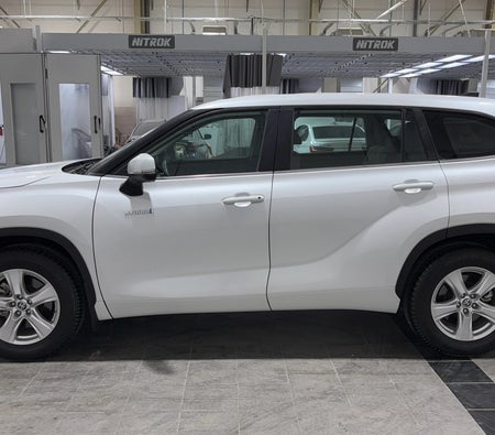 White Toyota Highlander GXR 2023
