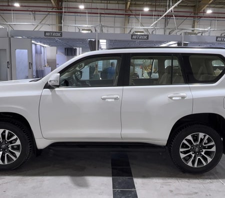 أبيض تويوتا Prado GXR 2023 أبيض تويوتا Prado GXR 2023