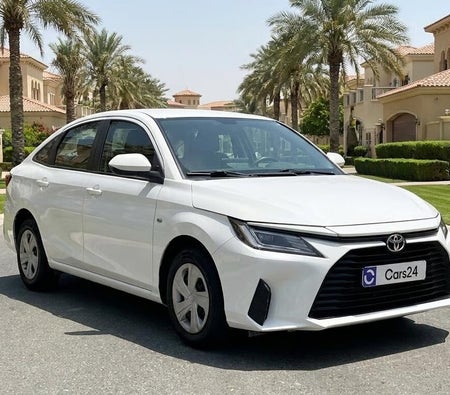 Toyota Yaris E 2024, photo 1 of 4