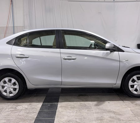 Toyota Yaris SE 2021, photo 3 of 4
