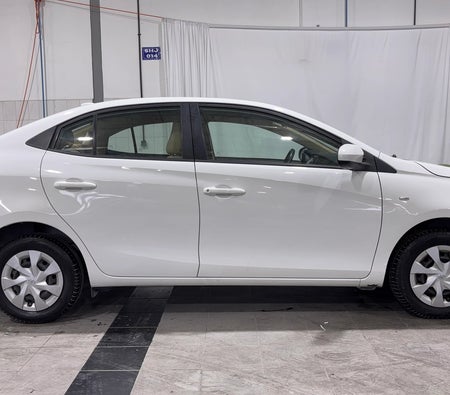 Toyota Yaris SE 2022, photo 3 of 4