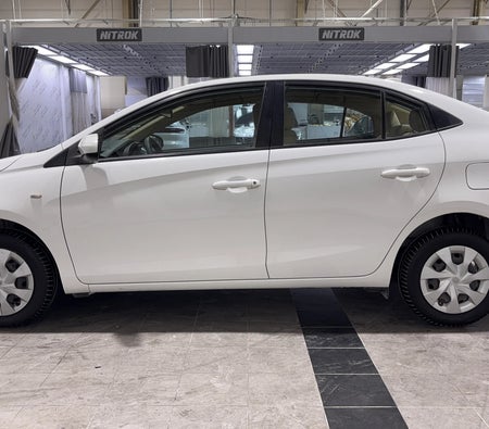白色的 丰田 Yaris SE 2021