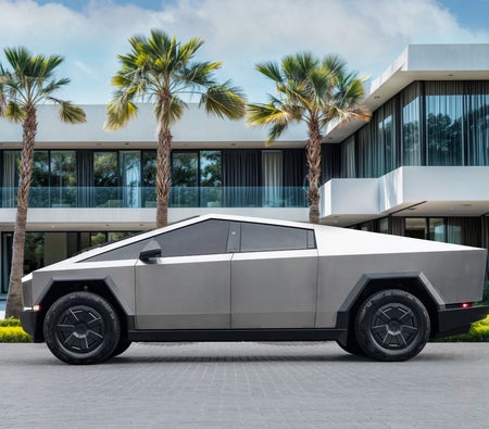 Argent Tesla Cybertruck Cyberbeast 2026
