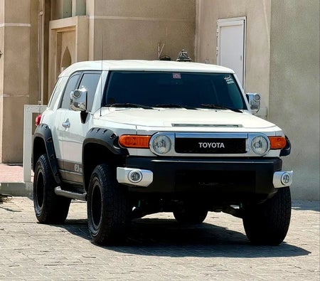 White Toyota FJ Cruiser GXR 2012
