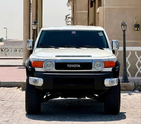 White Toyota FJ Cruiser GXR 2012