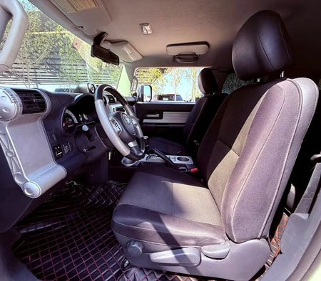 White Toyota FJ Cruiser GXR 2012