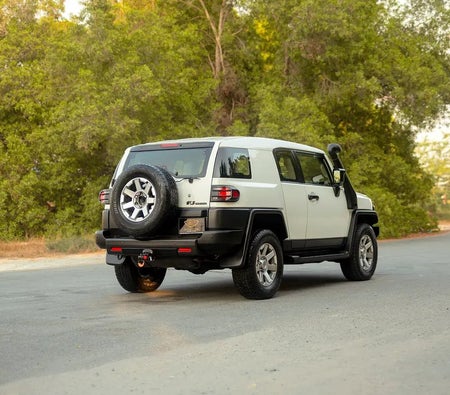 أبيض تويوتا FJ Cruiser GXR 2023