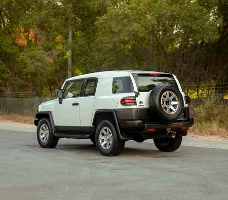 أبيض تويوتا FJ Cruiser GXR 2023