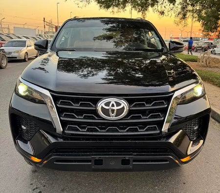 Siyah Toyota Fortuner GXR 2022 Siyah Toyota Fortuner GXR 2022