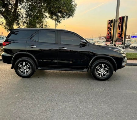 Siyah Toyota Fortuner GXR 2022 Siyah Toyota Fortuner GXR 2022