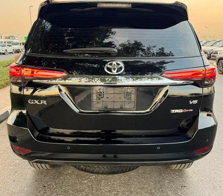 Siyah Toyota Fortuner GXR 2022 Siyah Toyota Fortuner GXR 2022