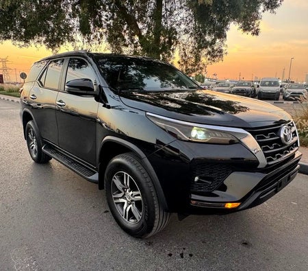Siyah Toyota Fortuner GXR 2022 Siyah Toyota Fortuner GXR 2022