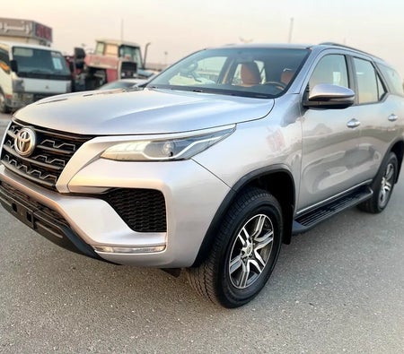 Silber Toyota Fortuner 2022 Silber Toyota Fortuner 2022