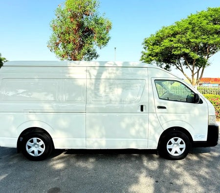 Белый Toyota Hiace GL 2014 год