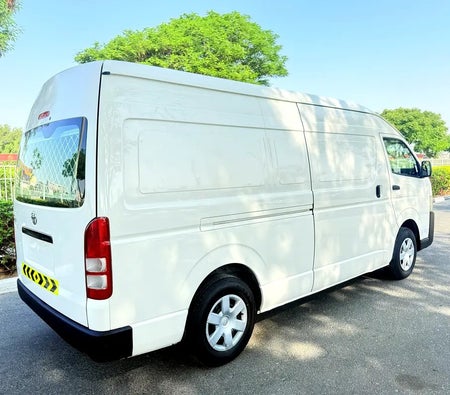 Белый Toyota Hiace GL 2014 год