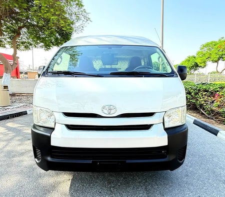 Белый Toyota Hiace GL 2014 год