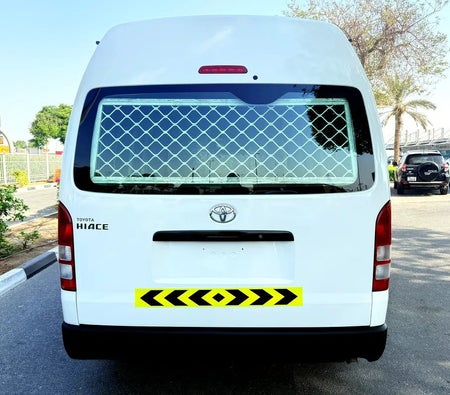 Белый Toyota Hiace GL 2014 год