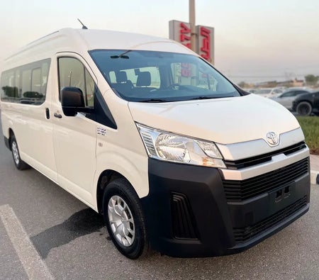 Белый Toyota Hiace 2022 год Белый Toyota Hiace 2022 год