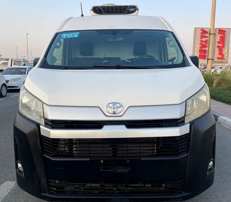 Белый Toyota Hiace 2020 год Белый Toyota Hiace 2020 год