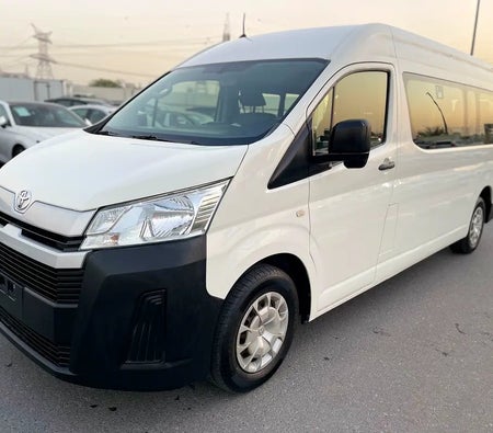 Белый Toyota Hiace 2020 год Белый Toyota Hiace 2020 год