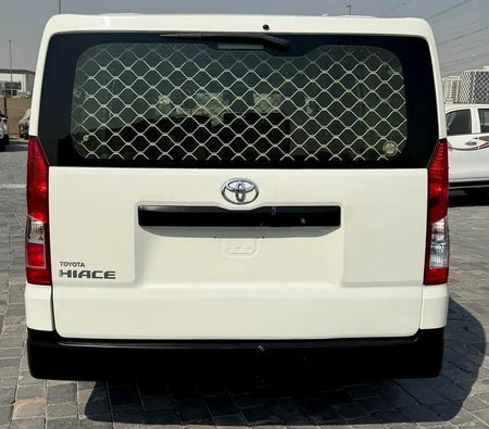 Белый Toyota Hiace Standard 2021 год