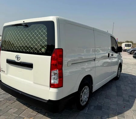 Белый Toyota Hiace Standard 2021 год Белый Toyota Hiace Standard 2021 год