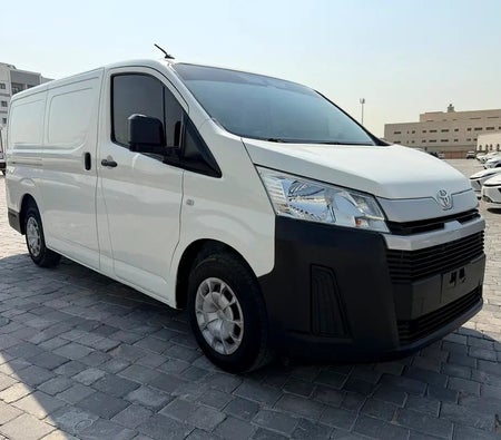 Белый Toyota Hiace Standard 2021 год Белый Toyota Hiace Standard 2021 год