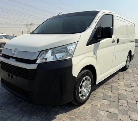 Белый Toyota Hiace Standard 2021 год Белый Toyota Hiace Standard 2021 год
