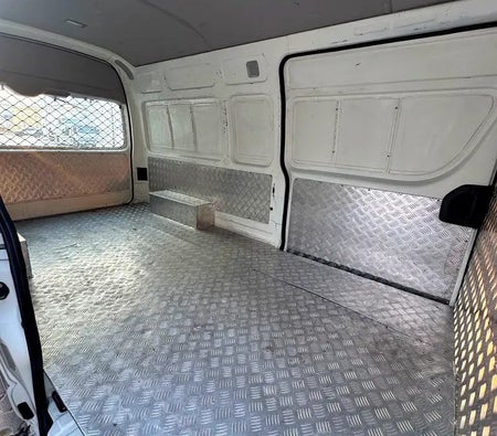 Белый Toyota Hiace Standard 2021 год Белый Toyota Hiace Standard 2021 год