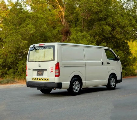 Bianca Toyota Hiace Standard 2022