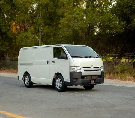 Bianca Toyota Hiace Standard 2022
