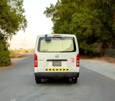 Bianca Toyota Hiace Standard 2022 Bianca Toyota Hiace Standard 2022