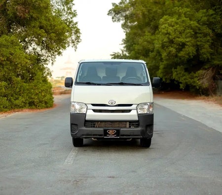 Bianca Toyota Hiace Standard 2022