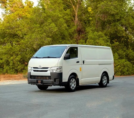 Bianca Toyota Hiace Standard 2022 Bianca Toyota Hiace Standard 2022